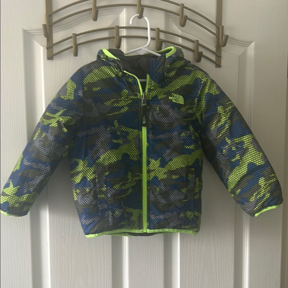 The North Face Kids' Reversible Neon Camo Jacket to Dark gray/ Neon green jacket
